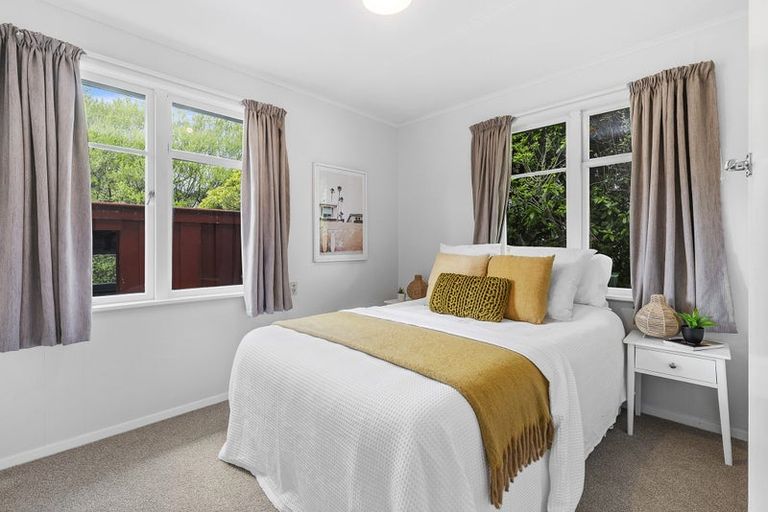 Photo of property in 10 Findlay Street, Tawa, Wellington, 5028