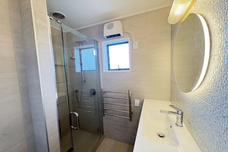 Photo of property in 2/90 Royal View Road, Te Atatu South, Auckland, 0610