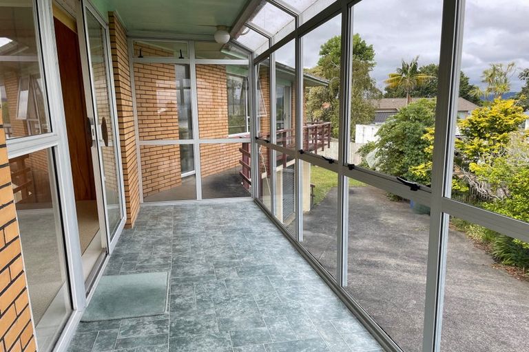Photo of property in 5 Miltonia Avenue, Te Atatu South, Auckland, 0610