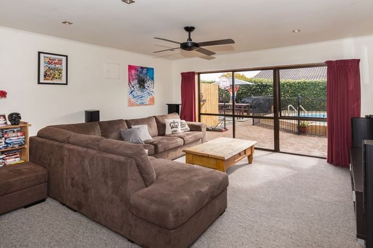 Photo of property in 180 Walter Strevens Drive, Conifer Grove, Takanini, 2112