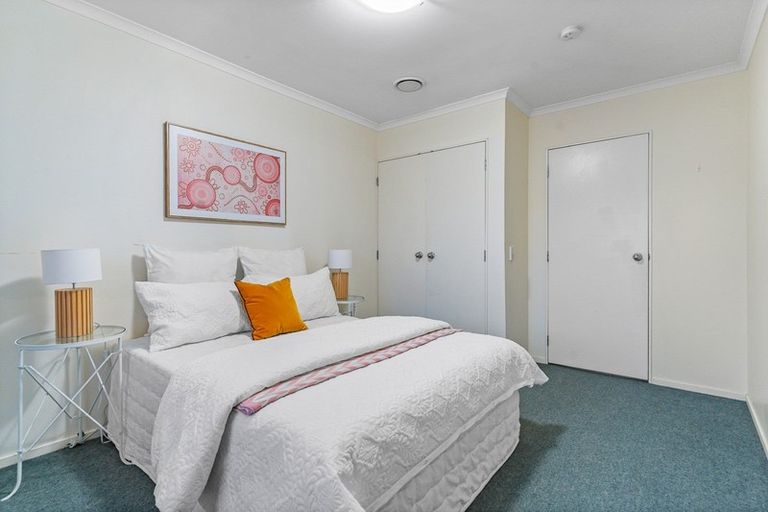 Photo of property in 12 Bokeen Lane, Flat Bush, Auckland, 2019