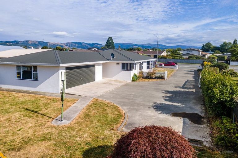 Photo of property in 19 Timaru Road, Waimate, 7924
