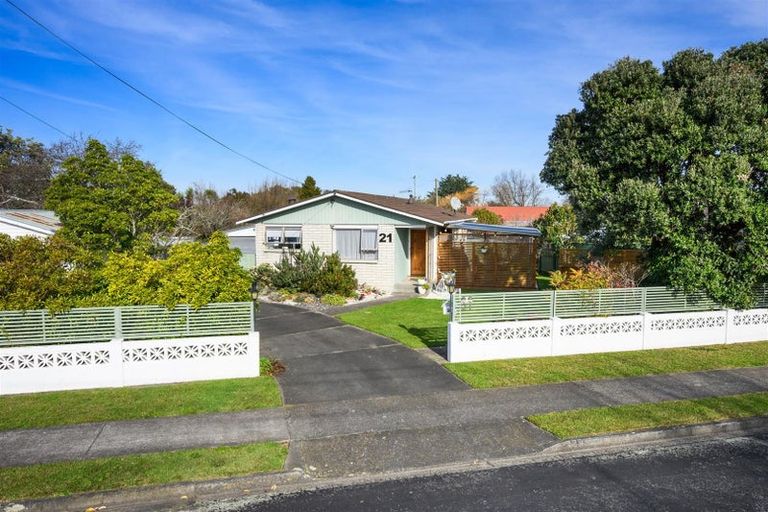 Photo of property in 21 Flower Street, Bulls, 4818