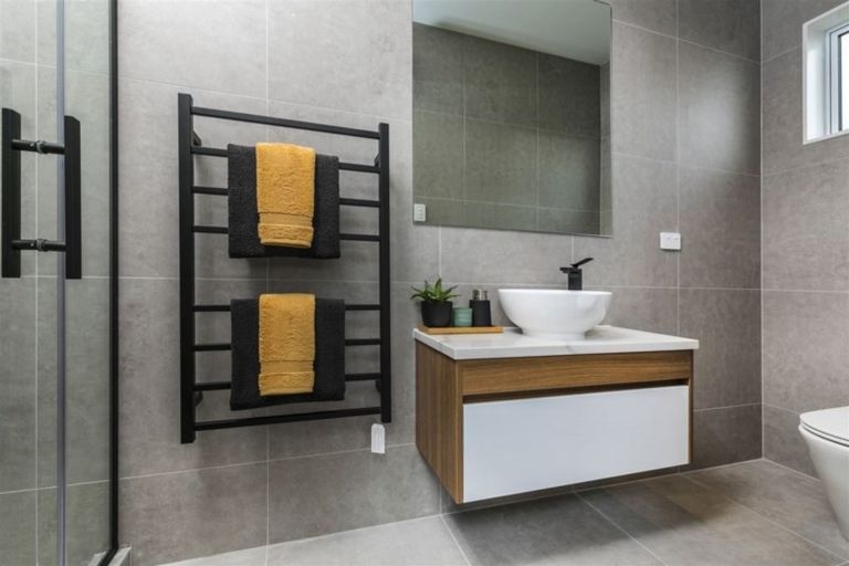 Photo of property in 60 Schoolside Road, Kumeu, 0810