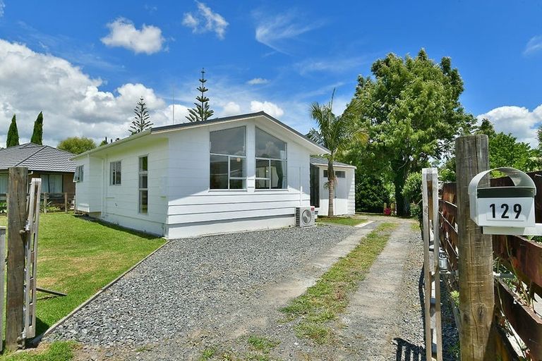 Photo of property in 129 Awaroa Road, Helensville, 0800