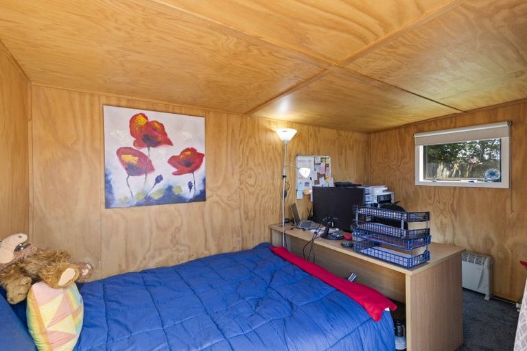 Photo of property in 2 Honnor Place, Hurdon, New Plymouth, 4310