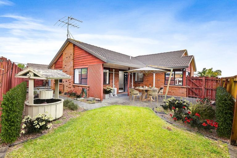 Photo of property in 44 Golfland Drive, Golflands, Auckland, 2013