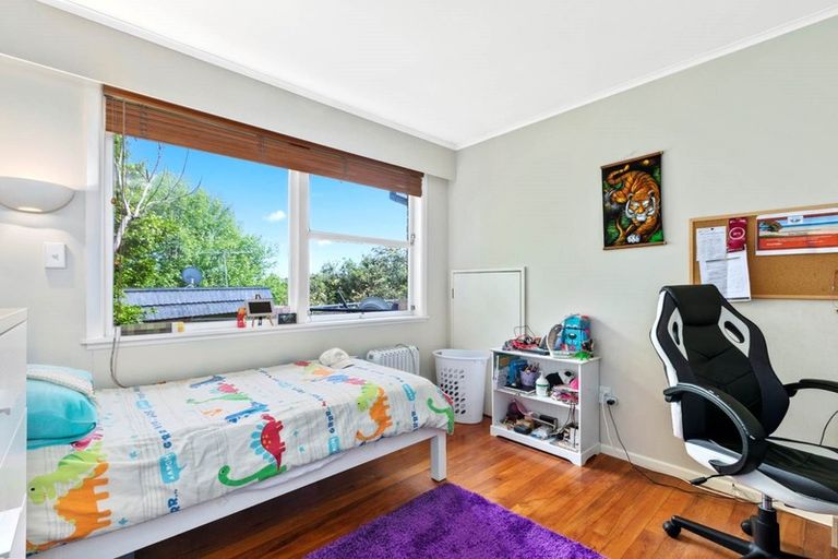 Photo of property in 20 Holt Avenue, Torbay, Auckland, 0630