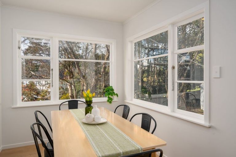 Photo of property in 10 Berkshire Grove, Cannons Creek, Porirua, 5024