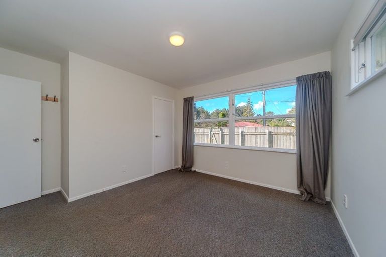 Photo of property in 35 Oswald Crescent, Paparangi, Wellington, 6037