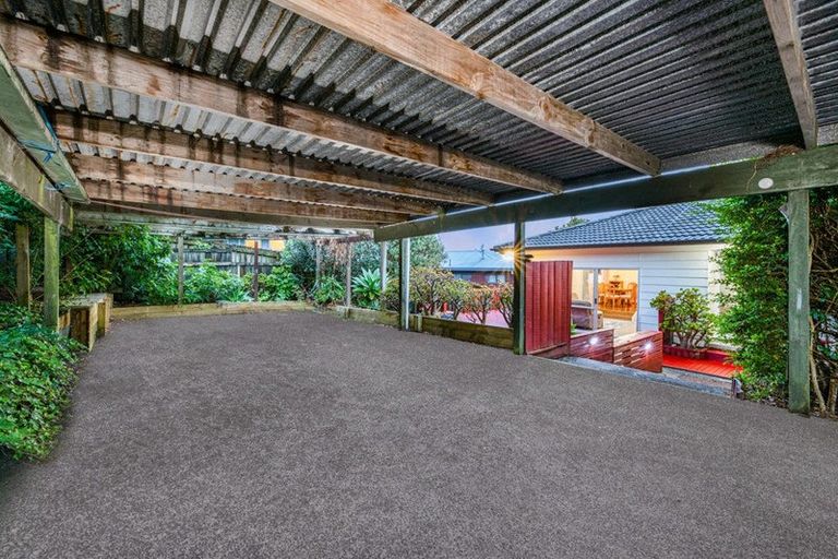 Photo of property in 72 Reynella Drive, Massey, Auckland, 0614