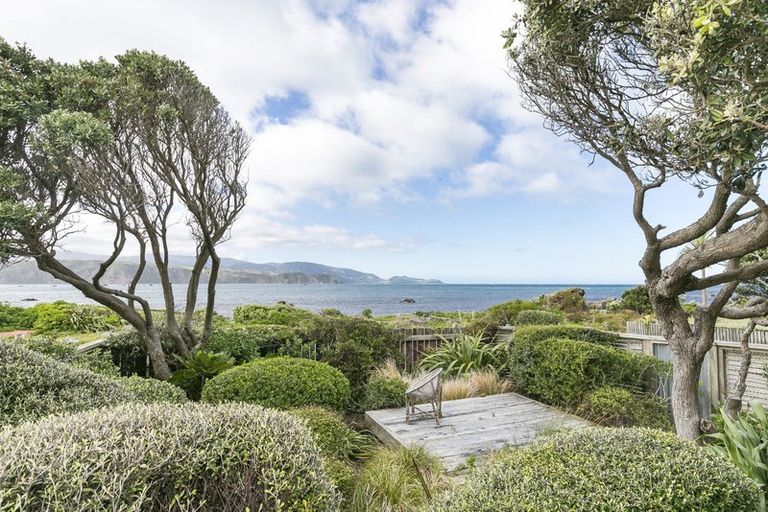 Photo of property in 178 Breaker Bay Road, Breaker Bay, Wellington, 6022