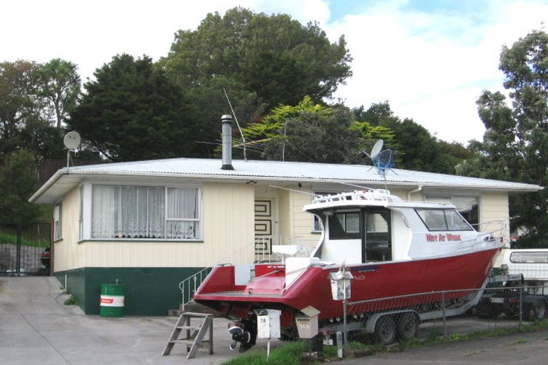 Photo of property in 74 Chilcott Road, Henderson, Auckland, 0612