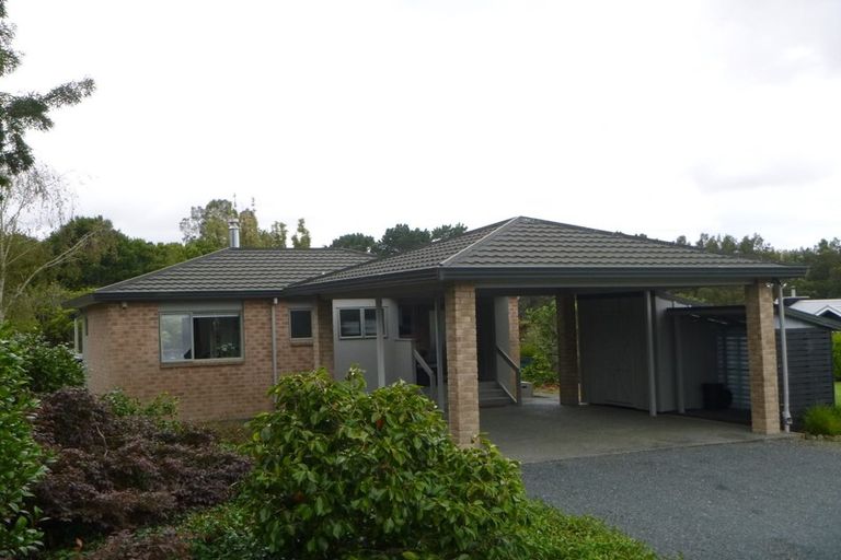 Photo of property in 83 Tawa Road, Kumeu, 0891