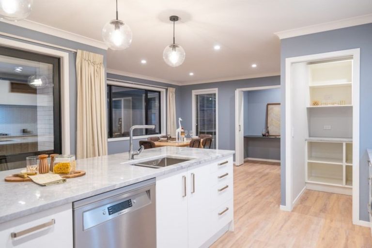 Photo of property in 68 Waipunahau Road, Waikanae, 5036