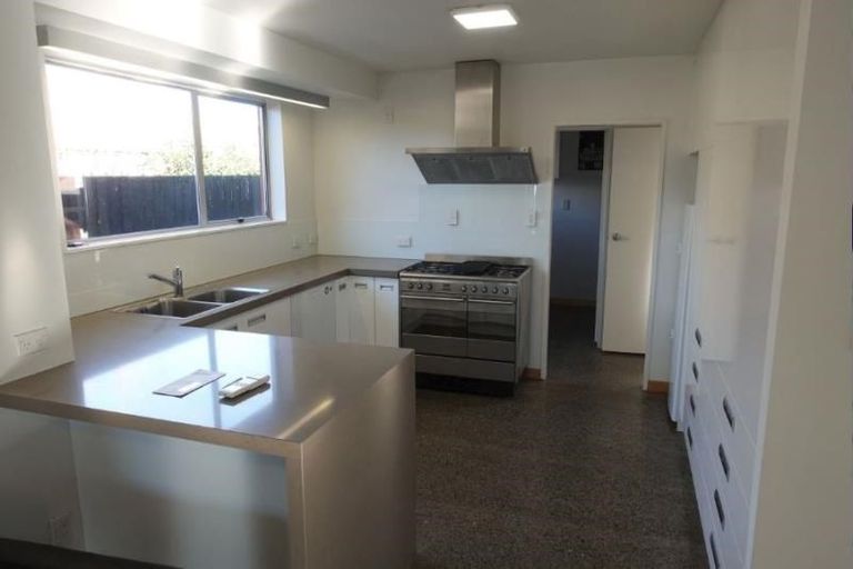 Photo of property in 20 Broadfell Avenue, Avonhead, Christchurch, 8042