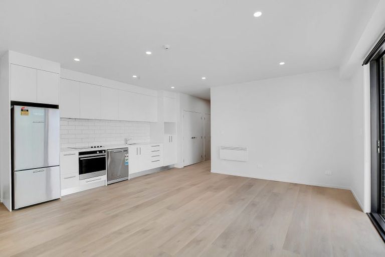 Photo of property in 202/36c Greenslade Crescent, Northcote, Auckland, 0627