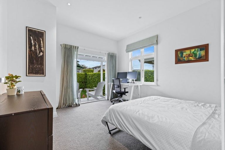 Photo of property in 1 Bangor Street, Point Chevalier, Auckland, 1022