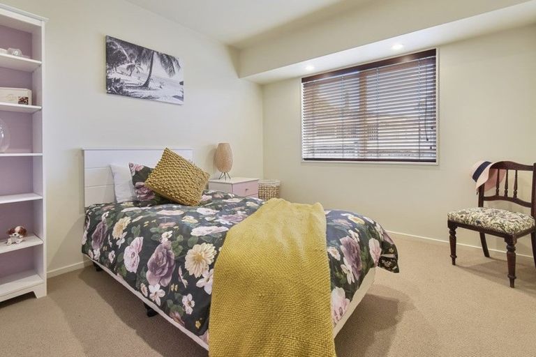 Photo of property in 256 Hill Road, The Gardens, Auckland, 2105