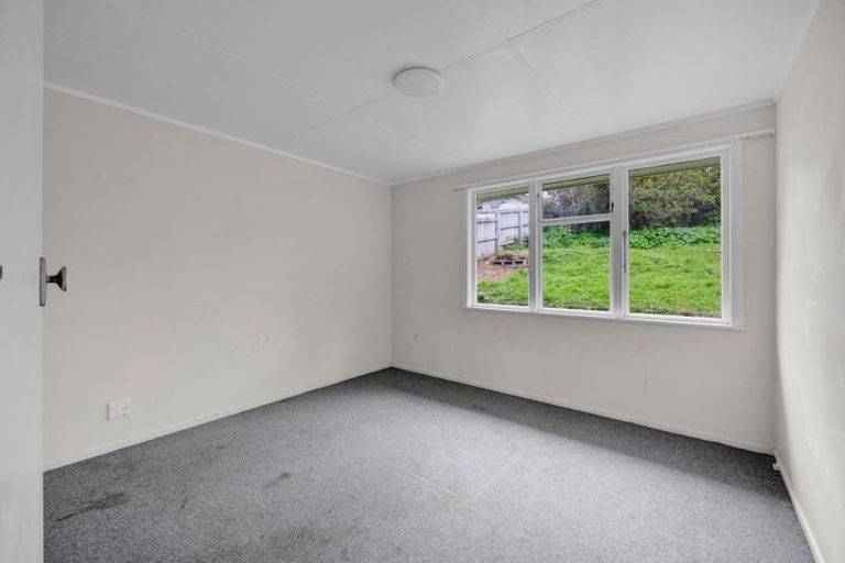 Photo of property in 103 Riversdale Drive, Merrilands, New Plymouth, 4312