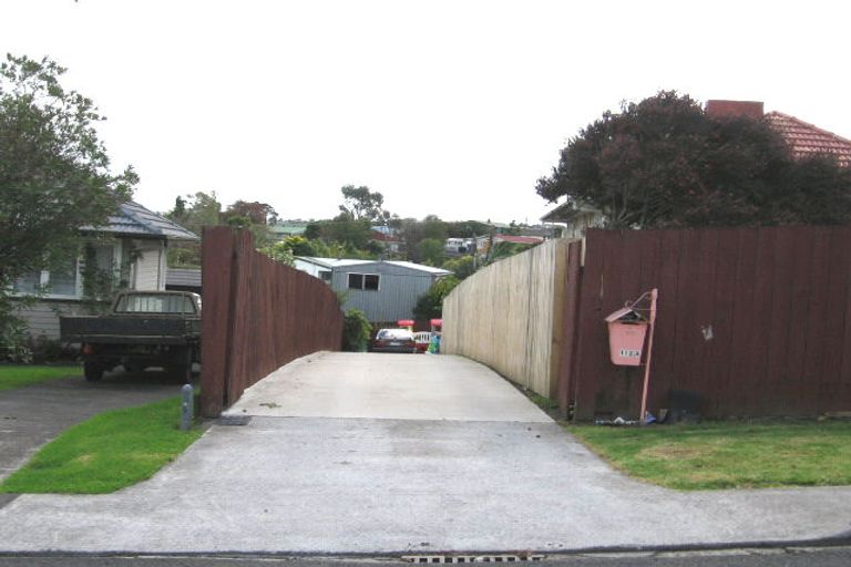 Photo of property in 112 Kervil Avenue, Te Atatu Peninsula, Auckland, 0610