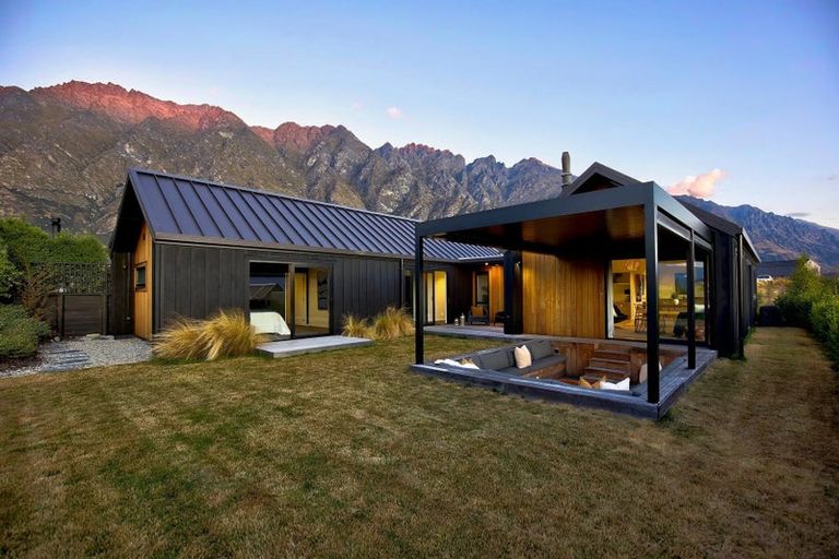 Photo of property in 2 Wanderer Lane, Jacks Point, Queenstown, 9371