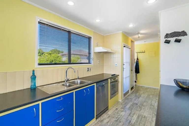 Photo of property in 12 Bahari Drive, Ranui, Auckland, 0612