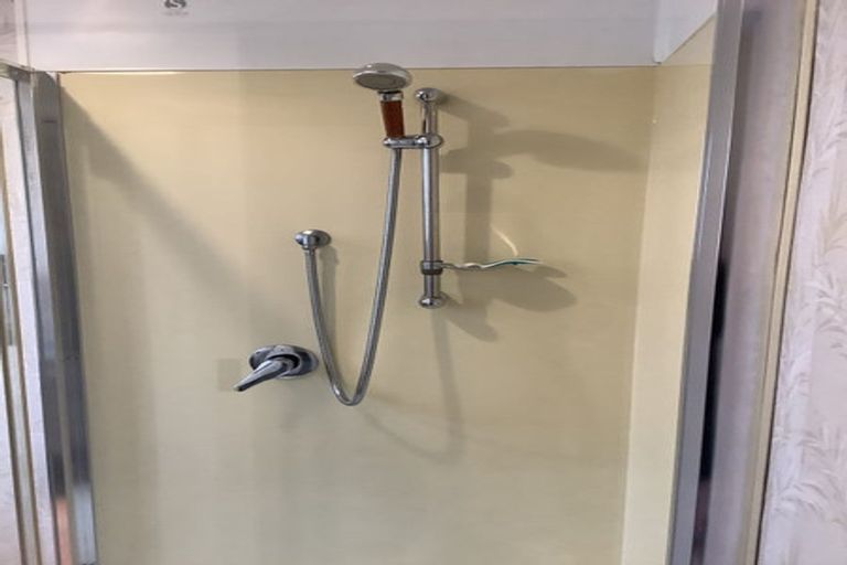 Photo of property in 1/8 Pupuke Road, Hillcrest, Auckland, 0627