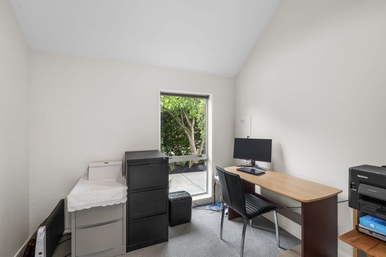 Photo of property in 33 Glenburn Place, Avonhead, Christchurch, 8042