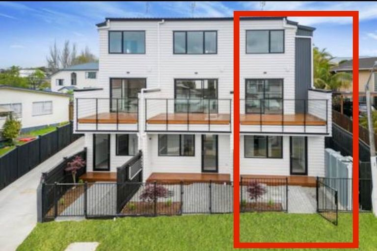 Photo of property in 1/82 Rosewarne Crescent, Glendene, Auckland, 0602