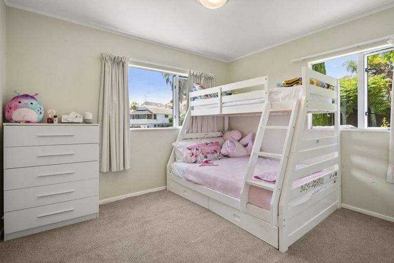 Photo of property in 20 Tenbless Court, Unsworth Heights, Auckland, 0632