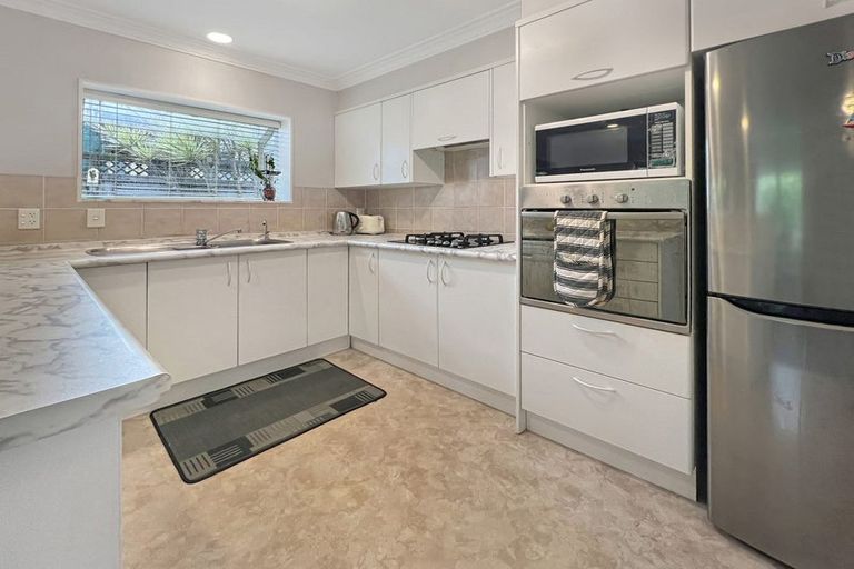 Photo of property in 12 Stewart Gibson Place, Manurewa, Auckland, 2105