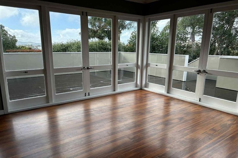 Photo of property in 124 Whangaparaoa Road, Red Beach, 0932