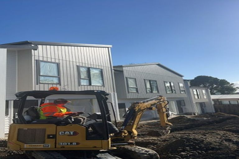 Photo of property in 8/30a Tirimoana Road, Te Atatu South, Auckland, 0602