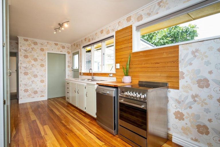 Photo of property in 581 Main North Road, Bay View, Napier, 4104