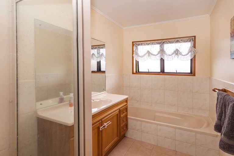 Photo of property in 180 Walter Strevens Drive, Conifer Grove, Takanini, 2112