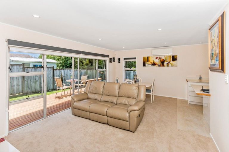 Photo of property in 2/162 Pigeon Mountain Road, Half Moon Bay, Auckland, 2012