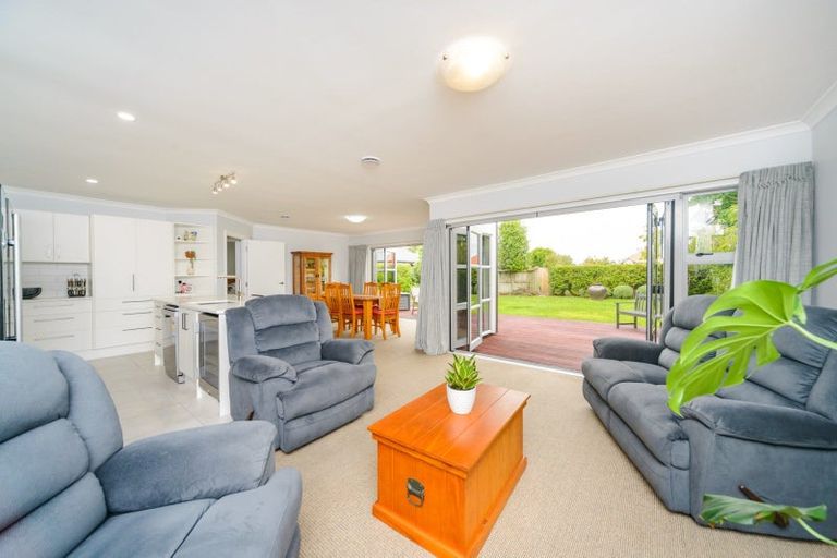 Photo of property in 19 Karina Terrace, Roslyn, Palmerston North, 4414