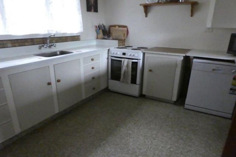 Photo of property in 11 Wynyard Crescent, Fernhill, Queenstown, 9300