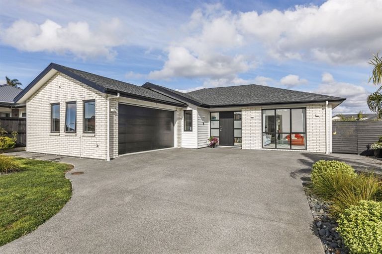 Photo of property in 3 Lewis Younie Road, Kumeu, 0810