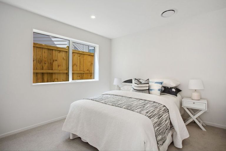Photo of property in 39c Sorrel Crescent, Bucklands Beach, Auckland, 2012