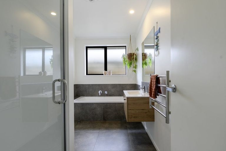 Photo of property in 41 Hills View Drive, Papamoa, 3118