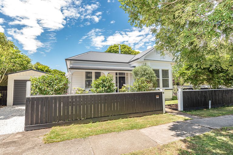 Photo of property in 24 Brassey Road, Saint Johns Hill, Whanganui, 4500