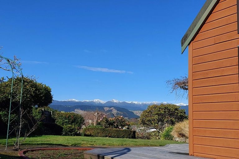 Photo of property in 27 Kawiu Road, Levin, 5510