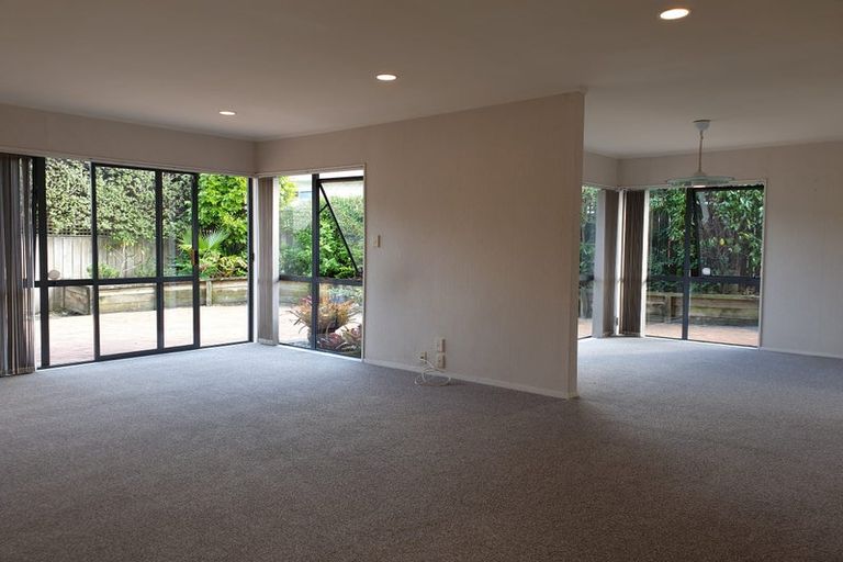 Photo of property in 8 Dunn Place, Farm Cove, Auckland, 2010