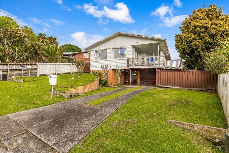 Photo of property in 18 Lilburn Crescent, Massey, Auckland, 0614