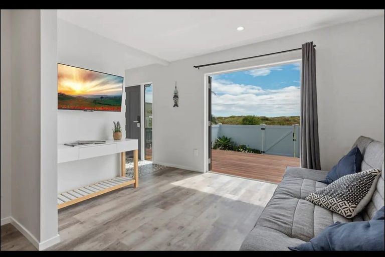 Photo of property in 996 Papamoa Beach Road, Papamoa Beach, Papamoa, 3118