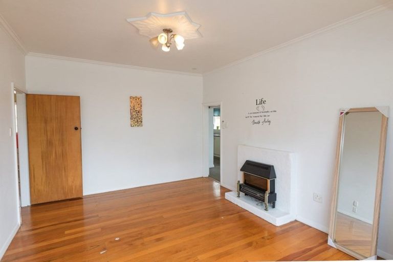 Photo of property in 43 Coates Street, Tawa, Wellington, 5028