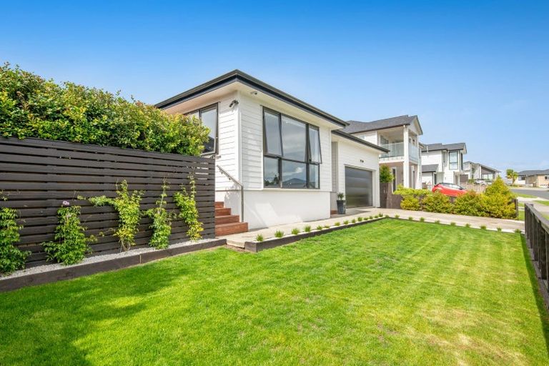 Photo of property in 22 Takurua Terrace, Orewa, 0931