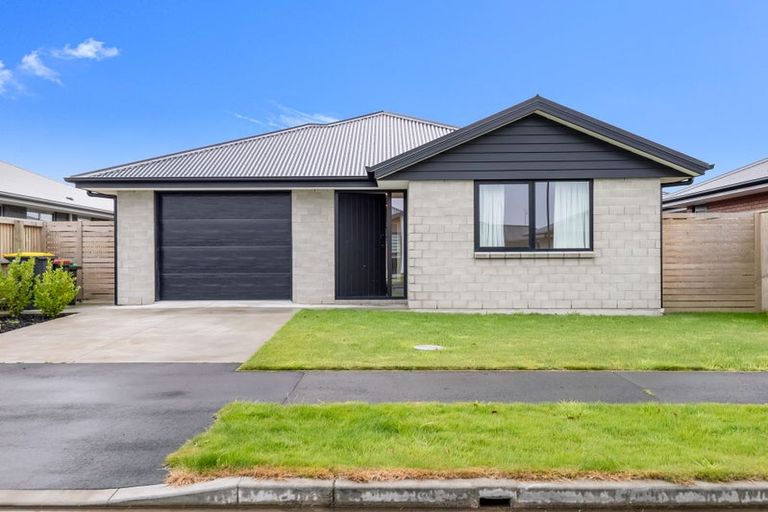 Photo of property in 6 Harry Manship Crescent, Halswell, Christchurch, 8025